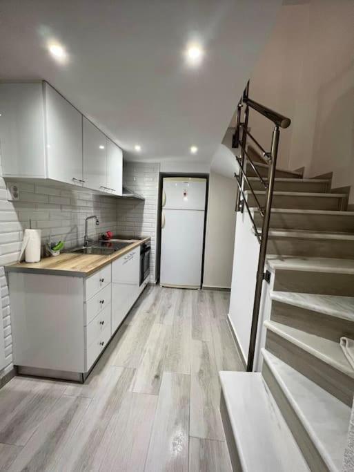 Chris Apartment With Loft Preveze Dış mekan fotoğraf